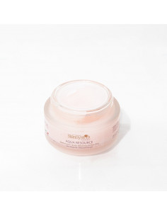 drėkinamas veido... 2